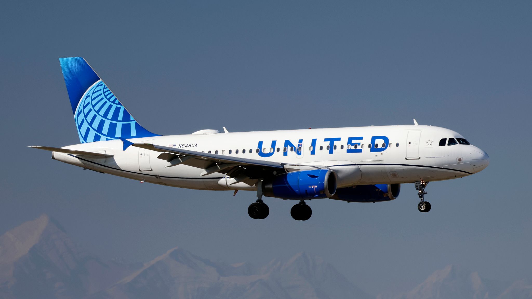 United Airlines flight makes emergency landing in Florida after ‘open door light turns on’