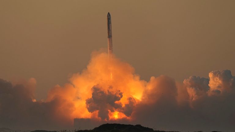 SpaceX loses contact with Starship mega rocket after explosions during second test flight