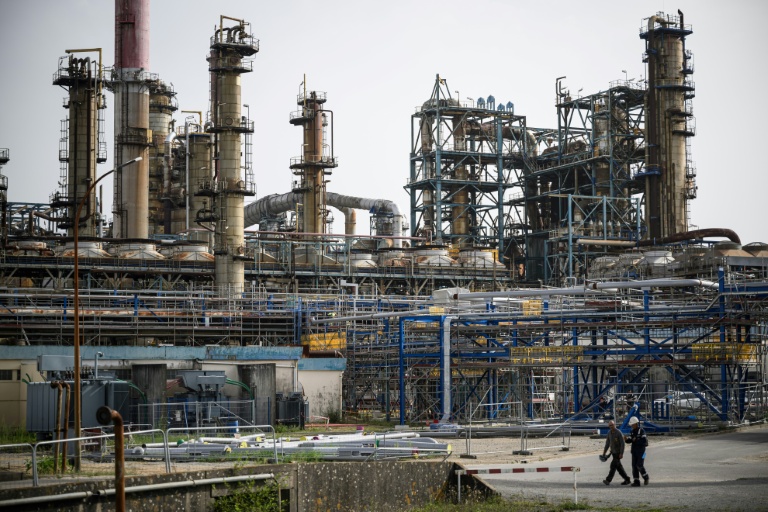 EU moves to bar ‘green’ labels for fossil fuel investments